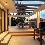 In Mit Grossem Pool By Interhome