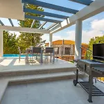 Vakantiehuis In Mit Grossem Pool By Interhome Malinska