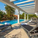 In Mit Grossem Pool By Interhome