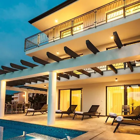 Ferienhaus In Mit Grossem Pool By Interhome Malinska