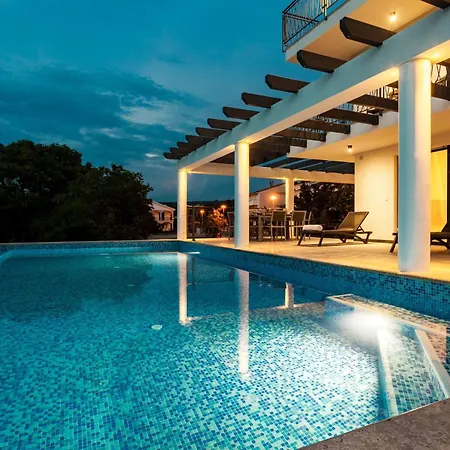 In Mit Grossem Pool By Interhome