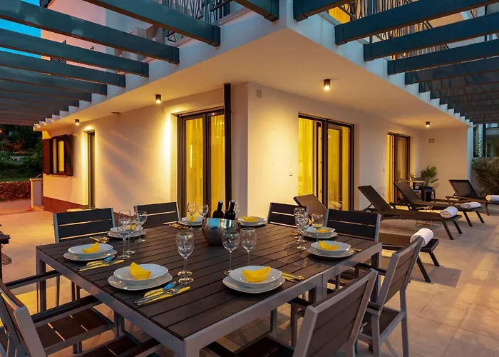 In Mit Grossem Pool By Interhome * Malinska