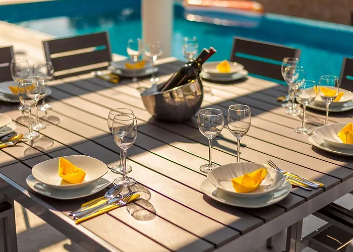 In Mit Grossem Pool By Interhome Dom wakacyjny