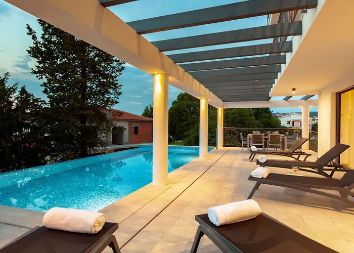 In Mit Grossem Pool By Interhome Malinska