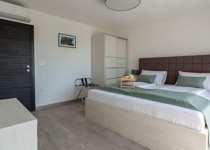 In Mit Grossem Pool By Interhome Dom wakacyjny *