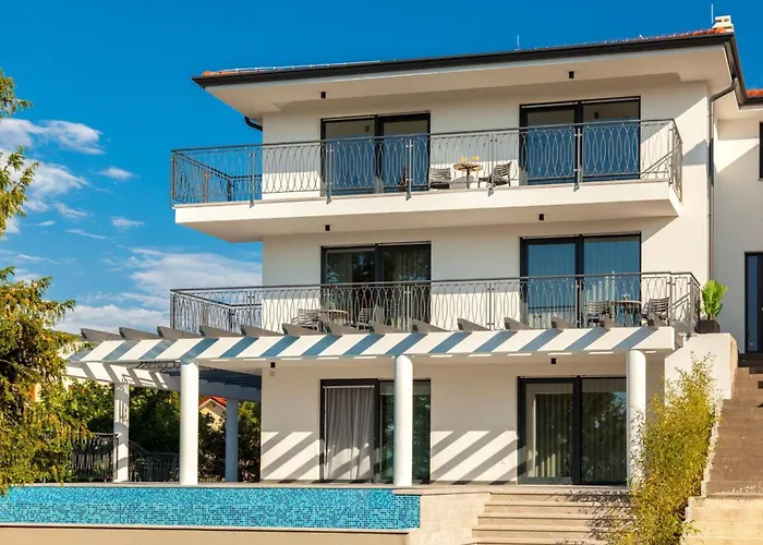 In Mit Grossem Pool By Interhome Malinska