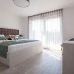 In Mit Grossem Pool By Interhome بيت للعطل مالينسكا