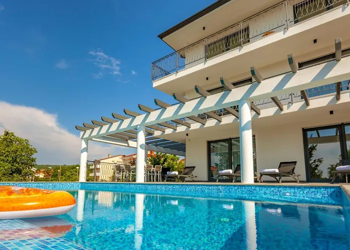 In Mit Grossem Pool By Interhome