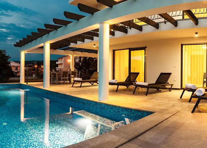 In Mit Grossem Pool By Interhome Holiday home Malinska