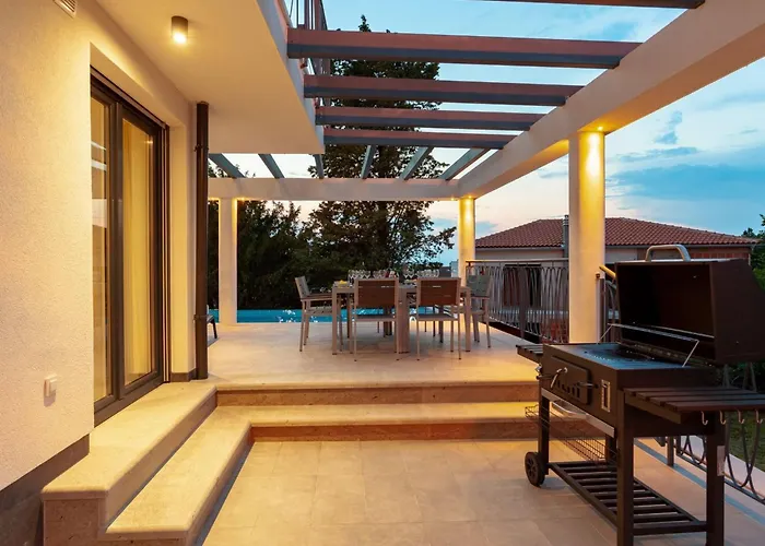 In Mit Grossem Pool By Interhome