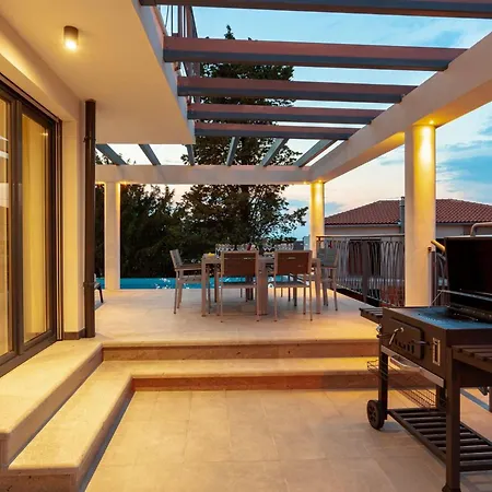 In Mit Grossem Pool By Interhome