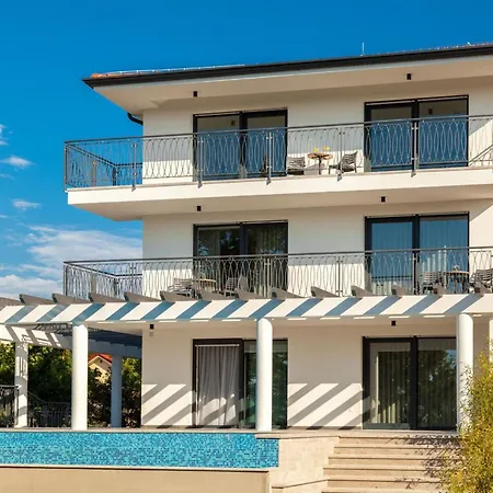 In Mit Grossem Pool By Interhome Malinska